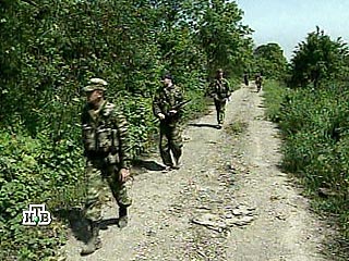 В Веденском районе Чечни неизвестные из автоматического оружия и подствольных гранатометов обстреляли военнослужащих батальона "Юг"