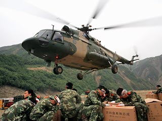 Разбился вертолет китайских служб спасения, работавший в провинции Сычуань, которая в начале мая пострадала от мощного землетрясения