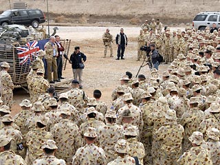Дислоцированные в Ираке австралийские войска в воскресенье начали покидать территорию Ирака