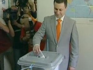 Премьер-министр Никола Груевский заявил о победе своей партии на состоявшихся в воскресенье внеочередных парламентских выборах в Македонии