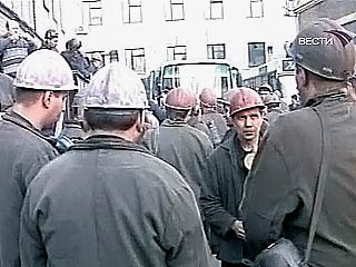 На шахте имени Ленина в Междуреченске Кемеровской области продолжаются работы по поиску двух горняков