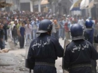 В результате почти недельных беспорядков, потрясших второй по величине город Алжира Оран, задержано 270 человек, 70 полицейских получили ранения