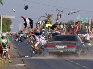 В Мексике в минувшие выходные пьяный водитель на полной скорости протаранил группу велосипедистов
