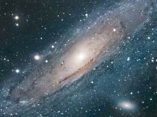 Ученые пришли к выводу, что наша галактика, называемая Млечный путь, обладает не четырьмя спиральными рукавами, как считалось ранее, а лишь двумя