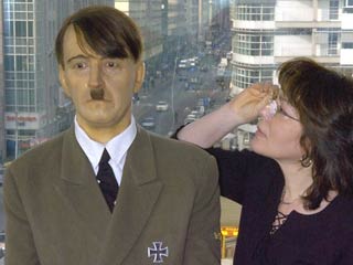 Показ фигуры Адольфа Гитлера, которую планируется представить берлинской публике в открывающемся музее восковых фигур, вызвал резкую критику со стороны еврейской диаспоры