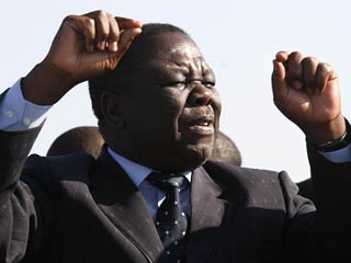 Полиция Зимбабве задержала в среду лидера оппозиции Моргана Тсвангираи, который сейчас совершает предвыборную поездку по стране