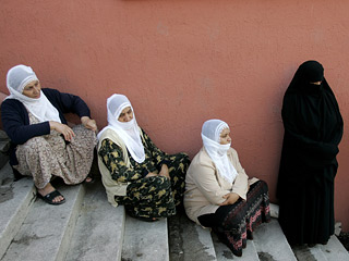 Конституционный суд Турции принимает окончательное решение о снятии запрета на ношение хиджабов в вузах