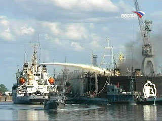 Взрыв и пожар на судне "Енисей" в Балтийске: трое погибли, 3 ранены, 7 пропали без вести
