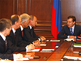 Совет безопасности с 1 января 2009 года может превратиться из совещательного и рекомендательного органа при президенте в реальный центр власти с широкими полномочиями