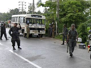 Диверсия в Палголла стала второй в Шри-Ланке за текущие сутки. Как сообщалось ранее, 20 человек погибли, около 64 получили ранения в результате сильного взрыва, прогремевшего на юге Коломбо