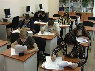 Итоги Единого государственного экзамена (ЕГЭ) в России показали, что школьники плохо знают литературу, однако более 600 человек получили рекордные 100 баллов за экзамен по русскому языку