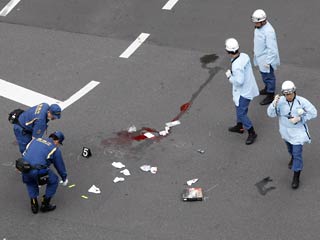 Пять человек погибли и еще 12 получили ножевые ранения в центре Токио. Среди пострадавших - сотрудники полиции, которые пытались задержать преступника