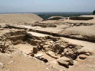 Археологи отыскали в Египте пирамиду, пропавшую в песках 200 лет назад