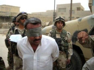Американская армия передала иракским властям восьмерых функционеров баасистского режима, свергнутого в Ираке в 2003 году. В тот же день в западной иракской провинции Анбар были арестованы 13 боевиков "Аль-Каиды"