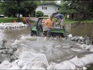 До пяти человек возросло число жертв наводнений в центральных и восточных штатах США