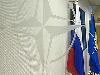 Делегация НАТО в понедельник проведет переговоры с представителями Минобороны и Генштаба РФ