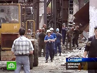 Горноспасатели обнаружили живыми 21 горняка на донецкой шахте имени Карла Маркса в Енакиево, где произошел мощный взрыв газа
