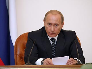 Премьер-министр России Владимир Путин во вторник пообещал армии стабильное финансирование серийных закупок современных вооружений