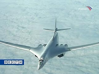 Четыре стратегических сверхзвуковых бомбардировщика Ту-160 в среду вылетели с авиабазы Энгельс в Саратовской области для выполнения планового полета в район акватории Северного Ледовитого океана