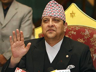 Отстраненный от власти в Непале король Гьянендра в среду огласил декларацию: он покидает королевский дровец Нараянхити в столице страны Катманду
