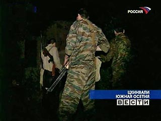 В Южной Осетии поздно вечером в среду неизвестные обстреляли посты миротворческих и правоохранительных сил, сообщили комитете по информации и печати непризнанной республики