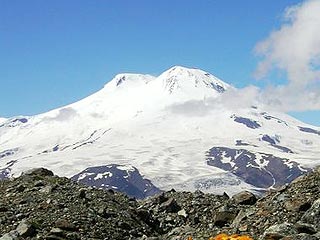 Гора Эльбрус - высочайшая вершина Европы, находящаяся на границе Кабардино-Балкарии и Карачаево-Черкесии