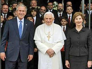 Джордж Буш получил в Ватикане "душевный прием"