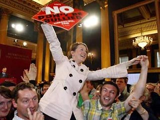 Граждане Ирландии отвергли принятие Лиссабонского договора. Против на общенациональном референдуме проголосовали 53,4%, в поддержку высказались 46,6 проц