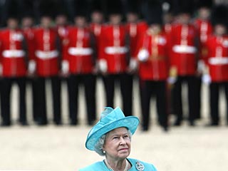 В центре Лондона прошел красочный парад в связи с Днем рождения королевы Елизаветы II