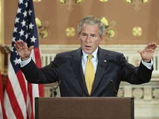 "Относительно стремления Ирана в развитии ядерных технологий, но только в мирных целях, я хочу сказать лишь одно - это справедливое решение" - заявил Буш