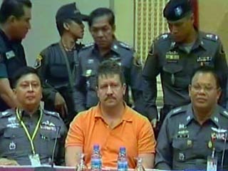Россиянин Виктор Бут, задержанный в Таиланде, обвиняется в сговоре с целью убийства граждан США и американских офицеров, а также в спонсировании террористической зарубежной организации