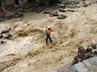 По меньшей мере 169 человек погибли, еще 52 числятся пропавшими в результате масштабных наводнений в Китае, вызванных затяжными тропическими ливнями с началом сезона дождей