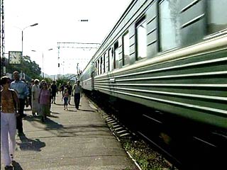Руководство "Российских железных дорог" намерено уволить пятерых забастовщиков из профсоюза локомотивных бригад, отказавшихся от работы 28 апреля. Суд признал их стачку незаконной. Профсоюз, в свою очередь, пообещал ответить на это новыми забастовками