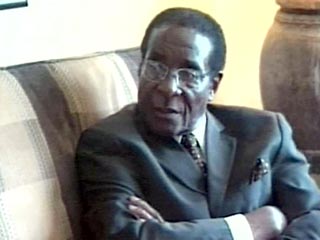 Президент Зимбабве Роберт Мугабе обвинил международные гуманитарные организации в использовании продовольственной помощи населению Зимбабве в качестве орудия для отстранения его от власти