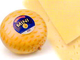 После того, как Россельхознадзор ввел временный запрет на ввоз в Россию продукции одного из крупнейших литовских производителей сыра "Рокишкис", цены на и без того быстро дорожающий сыр будут только увеличиваться