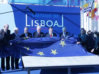 Главы МИД стран-членов Евросоюза решили не отказываться от Лиссабонского договора, заменяющего собой европейскую конституцию