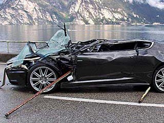 Все началось 18 апреля нынешнего года, когда автомобиль Aston Martin DBS ушел на дно озера Гарда
