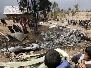 Халатность пилота и несоблюдение им авиационных правил, а также недосмотр со стороны ООН, допустившей к управлению вертолетом не имеющего достаточного опыта летчика стали главными причинами катастрофы российского Ми-8, разбившегося в Непале 3 марта этого 