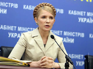 Премьер-министр Украины Юлия Тимошенко обвинила своего предшественника Виктора Януковича и его правительство в незаконном присвоении 10,2 млрд гивен (2 млрд долларов) 