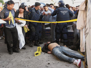 Двенадцать человек погибли, 25 получили ранения и увечья в давке на дискотеке в Мехико