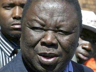 Лидер зимбабвийской оппозиции Морган Цвангираи отказался от участия в президентских выборах, которые должны состояться 27 июня