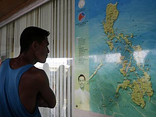 На Филиппинах спаслись 32 человека из числа пострадавших в результате произошедшего в воскресенье крупного кораблекрушения у берегов острова Субиян