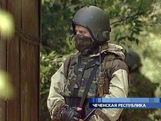 В горах на юге Чечни спецназ Федеральной службы безопасности (ФСБ) ликвидировал троих боевиков, входивших в банду лидера ваххабитов Муслима Гакаева (Дунго)