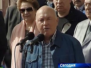 Мэр Москвы Юрий Лужков считает оправданным присутствие военных баз России за пределами ныне существующих границ РФ
