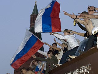 Депутаты Госдумы намерены разрешить россиянам размахивать национальным флагом в минуты ликования