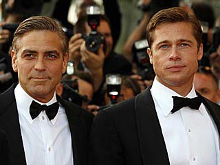 Джордж Клуни и Брэд Питт призывают власти Мьянмы не отказываться от благотворительной помощи