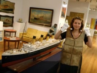 Один из шести сохранившихся спасательных жилетов с "Титаника" продан за 68,5 тысячи долларов на аукционе в Нью-Йорке