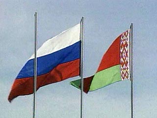 Белоруссия намерена договориться с Россией о составлении общих списков жителей двух стран, которых нельзя выпускать за рубеж. Белорусские власти подтвердили эту информацию