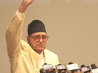 Премьер-министр Непала Гириджа Прасад Коирала объявил о своей отставке, открывая тем самым путь к формированию нового правительства