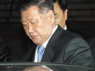 В феврале 2007 года Сеульский суд приговорил главу Hyundai Чон Мон Гу к трем годам тюремного заключения